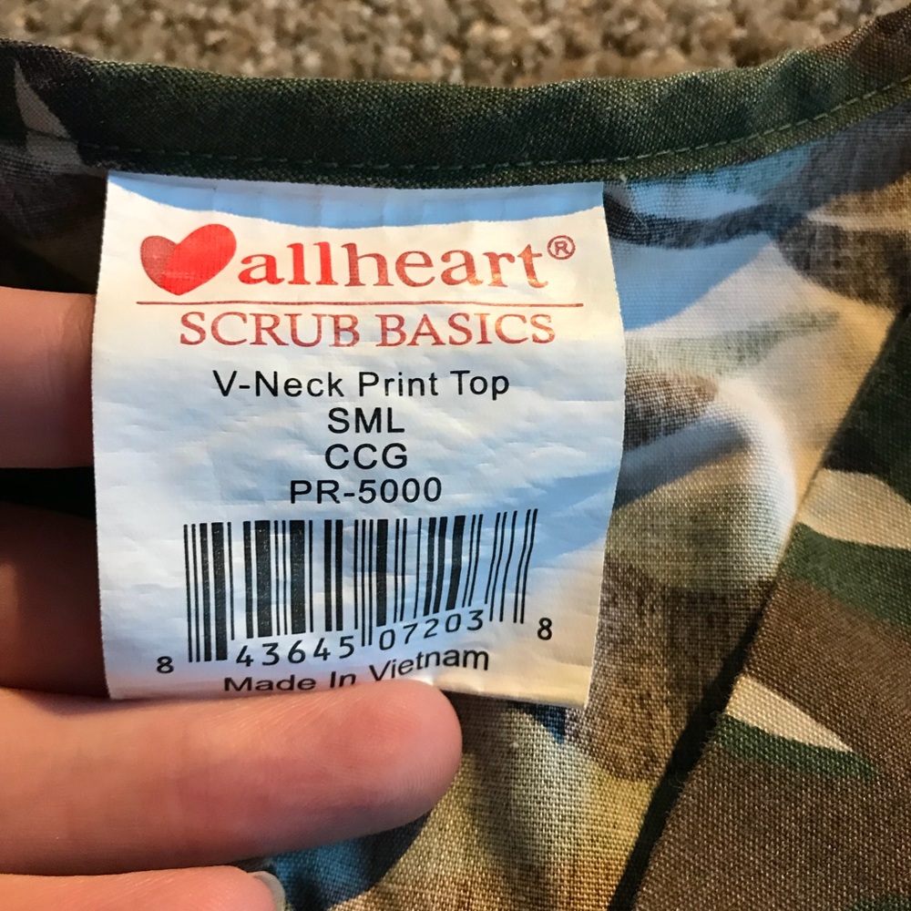Scrub top bundle - Picture 4 of 7